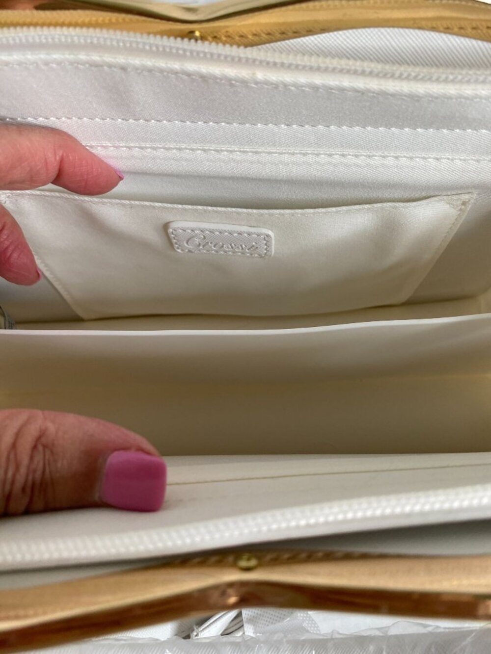 Crossi NWT White Clutch Handbag Gold Frame Heart Embossed Evening Church Wedding - Picture 10 of 13